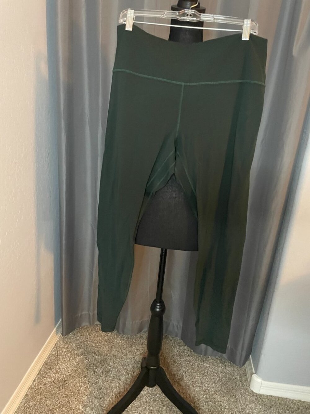 298. lululemon Women's Leggings, 3/4 Length, Forest Green, Size 16, EUC